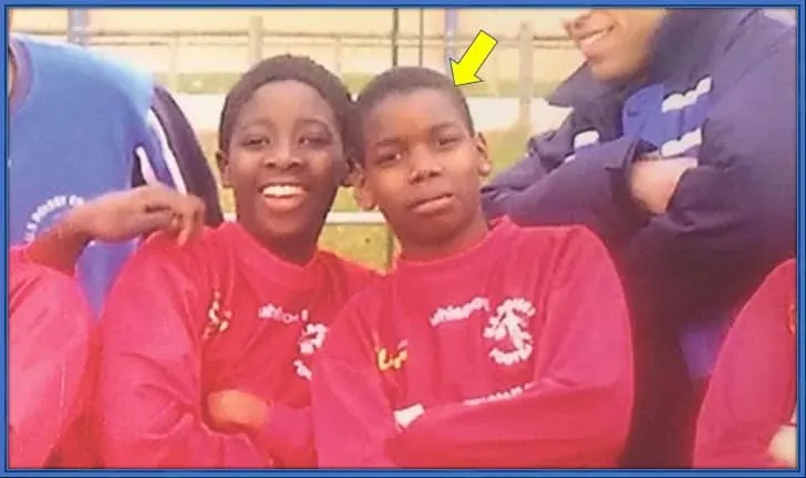 er ist Paul Pogba bei US Roissy-en-Brie, dem kleinen Fu&szlig;ballverein, in dem Tr&auml;ume wahr werden.