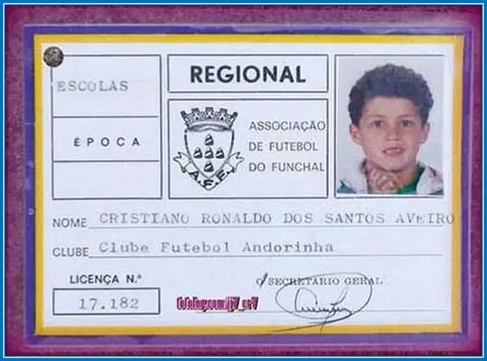 Carte d'identit&eacute; de CR7 pour l'acad&eacute;mie de football d'Andorinha.