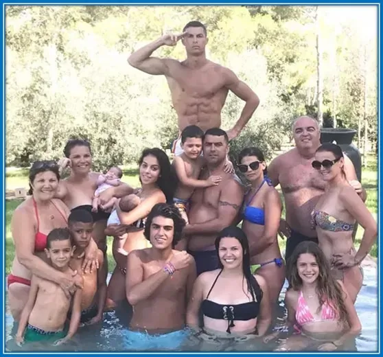 Histoire de l'enfance de Cristiano Ronaldo et faits biographiques inchangés