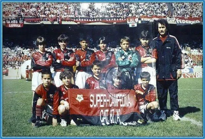 Mira lo peque&ntilde;o que era Lionel. Apenas se le notaba entre las M&aacute;quinas del 87.