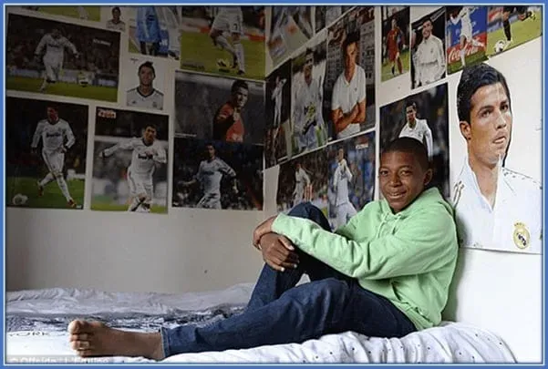 S&aring; h&auml;r s&aring;g Kylian Mbappes rum ut som barn. Det verkade som om han tillbad CR7.
