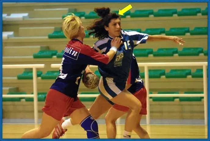 M&ouml;t Kylian Mbappes mamma - Fayza Lamari - under sina dagar som handbollsstj&auml;rna.