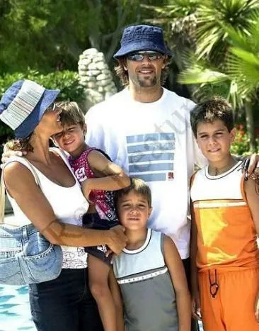 Gabriel Batistuta's Family Photo.