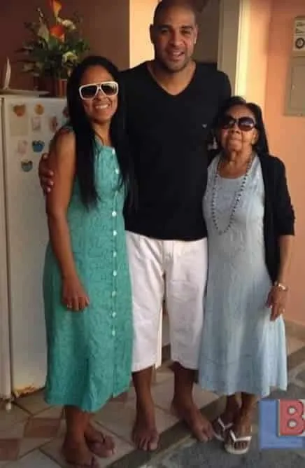 Adriano Mother (Rosilda Ribeiro) and Grandmother (Vanda).