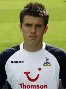 This was Michael Carrick's Tottenham days, before he joined Manchester United.
