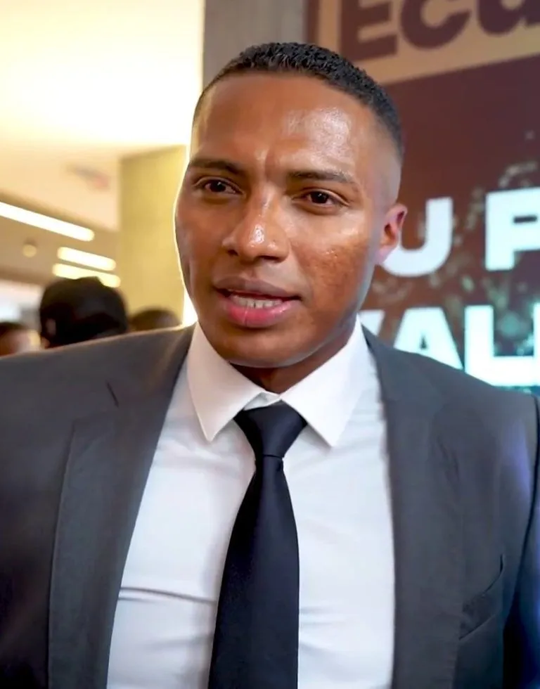 Historia de la infancia de Antonio Valencia más hechos no contados de la biografía