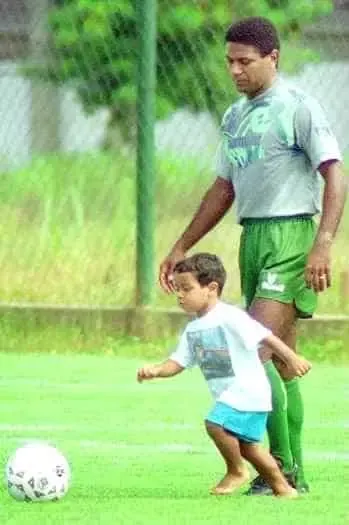 Little Thiago Alcantara and his Dad.