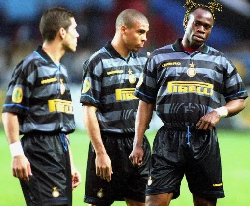 Behold Taribo West, alongside some Legends - Diego Simeone and Ronaldo Lu&iacute;s Naz&aacute;rio de Lima.