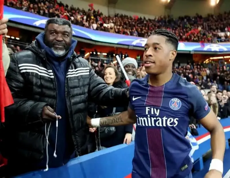 Presnel Kimpembe meets his Dad during a PSG match.