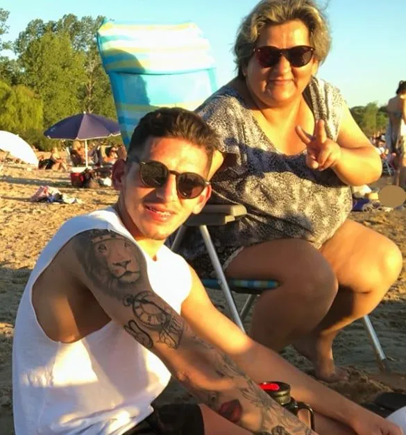 Viviana Di Pascua enjoys sunny moments with her son.
