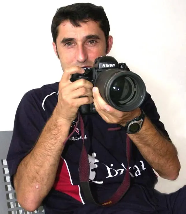 Meet Ernesto Valverde the Camera man who coached Barcelona.