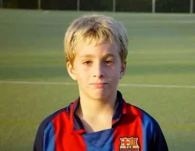 Gerard Deulofeu's Early Life at Le Masia. Credit to footballplayerschildhoodpics.