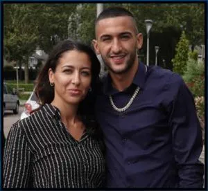 Rencontrez la s&oelig;ur a&icirc;n&eacute;e de Hakim Ziyech.