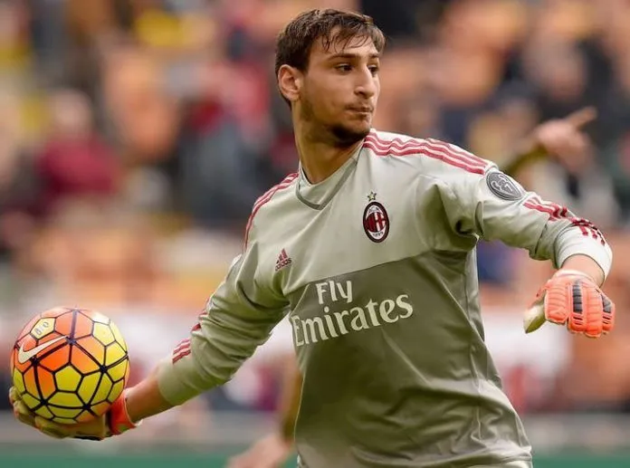 Foto di Gianluigi Donnarumma al suo debutto in Serie A a 16 anni il 25 ottobre 2015. Crediti: IrishMirror.
