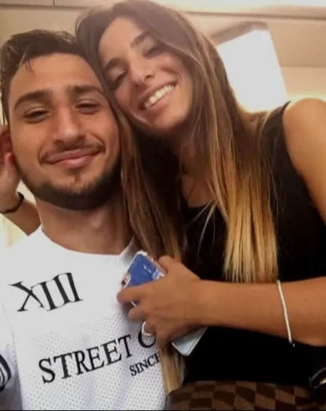 Gianluigi Donnarumma con la sua fidanzata Alessia Elefante. Crediti: Instagram.