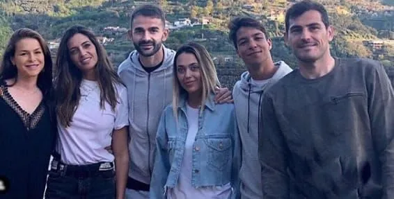Iker Casillas loves hanging out with friends and family. Credit: Instagram.