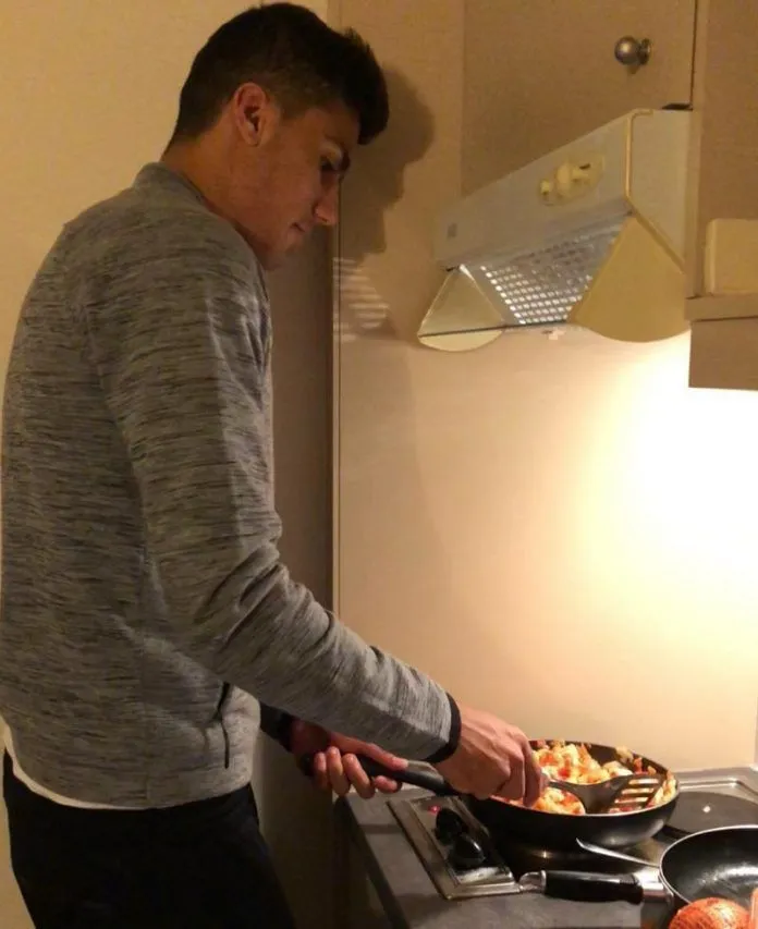 Rodrigo Hernandez Personal Life- What he does at Home. Credit to Marca.