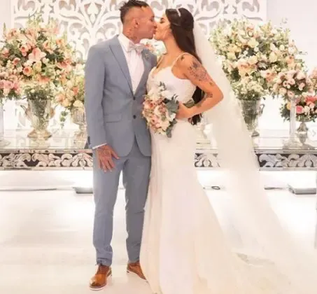 Everton Soares on his wedding day.