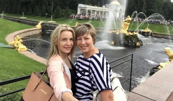 Andriy Yarmolenko Mother and Sister. Credits: IG