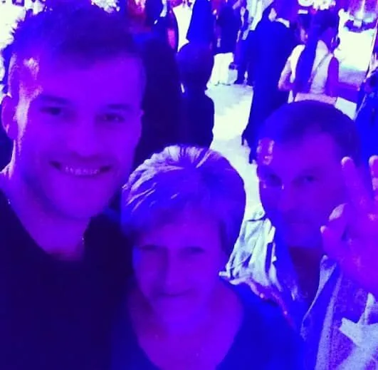 Andriy Yarmolenko with his mum and dad. Credit to IG