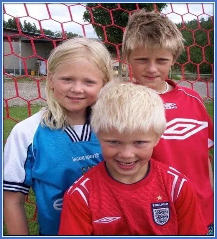 A young and excited Erling Haaland with brother Astor and sister Gabrielle, forging lifelong bonds in their memorable childhood days.