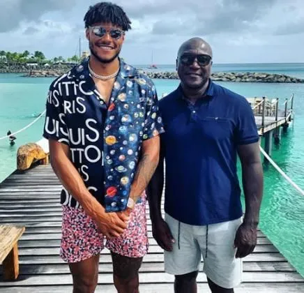 Tyrone Mings possiede con suo padre, Adie Mings. Credito di immagine: Instagram