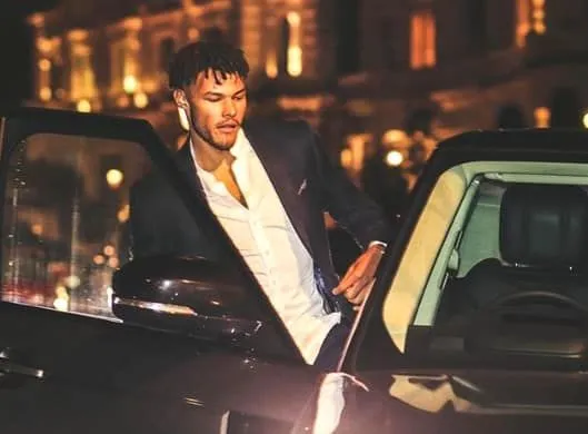 Tyrone Mings guida l'auto di un calciatore medio. Credito immagine: IG