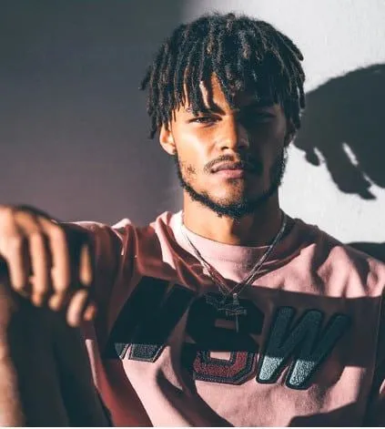 Comprendere la personalit&agrave; di Tyrone Mings fuori dal campo. Ringraziamo IG