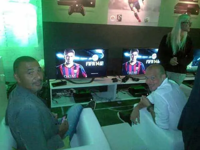 Freddie loves nothing more than picking up an Xbox controller against his good friend- Ruud Gullit. Credit- Twitter
