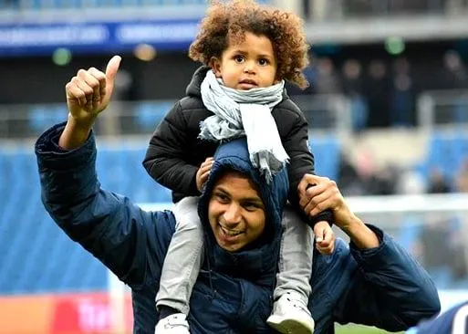 Lys Mousset has a daughter
