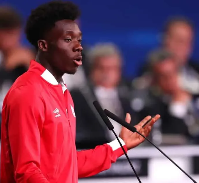 There are few players who know how to express themselves perfectly well. Alphonso makes the list. Image Credit: Bundesliga.