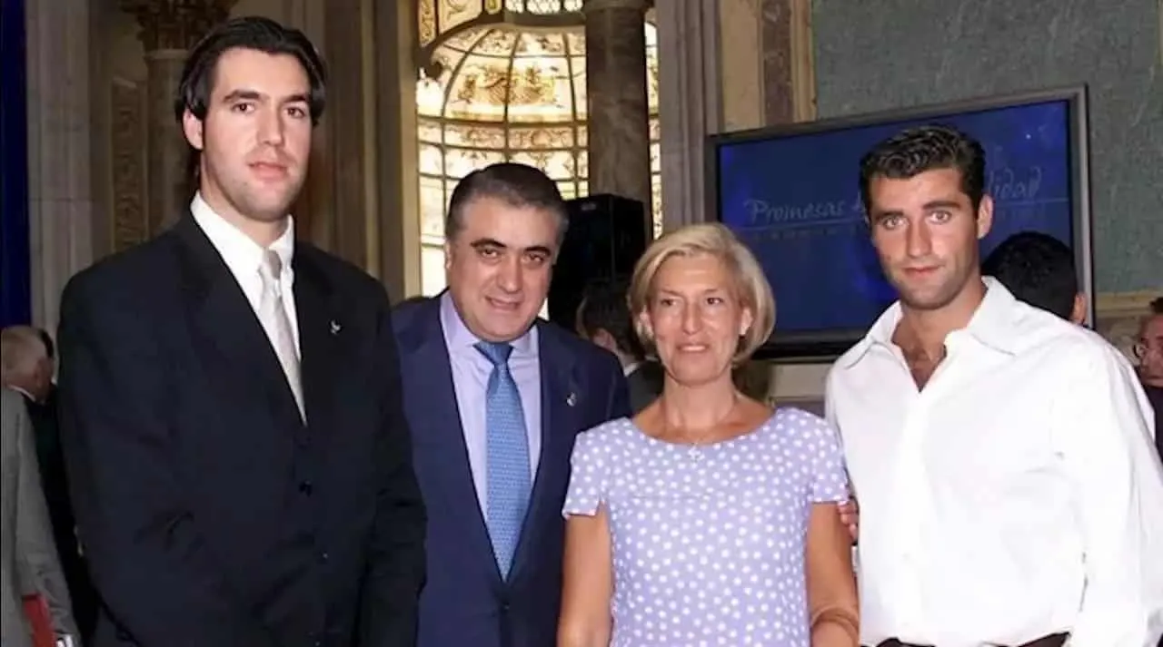 A rare photo of Sanz with his wife Mari and children - Lorenzo (L) & Francisco (R). Image Credit: DailyMail.