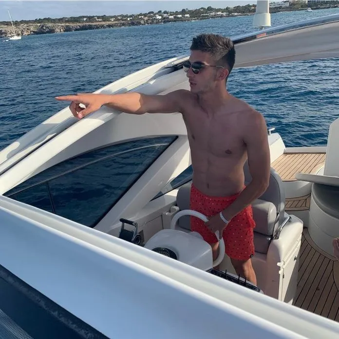 Luxury speed boats are meant for cruising by big vacation spenders. The winger is a big spender. Image Credit: Instagram.