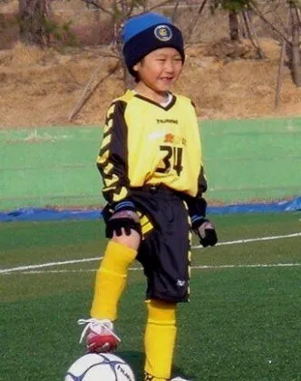 He began playing for his neighbourhood from the age of 5: 📷: Instagram.