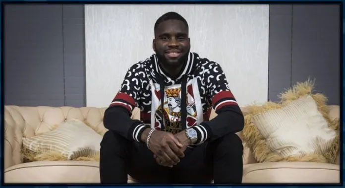 Odsonne Edouard Personal Life. Here, he sits comfortably in the armchair of his living room, for an interview about his personality. Credit: Onzemondial. 📷: Onzemondial.