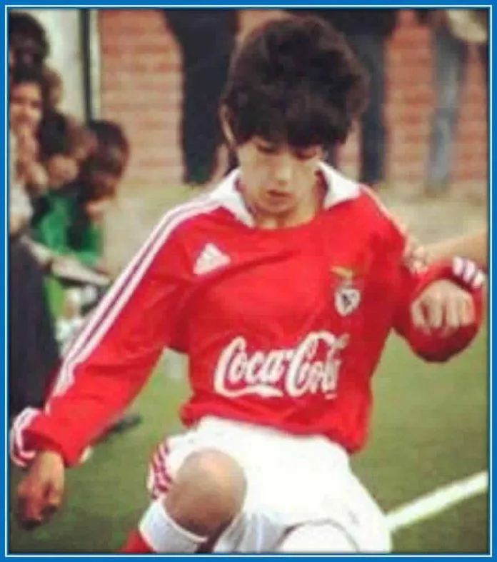 Photo of the football prodigy 4 years after he became an official member of Benfica's youth system. 📷: Instagram.