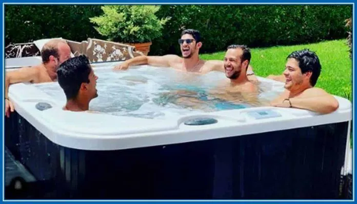 Can you spot him having a good time with his family and friends? 📷: FB.
