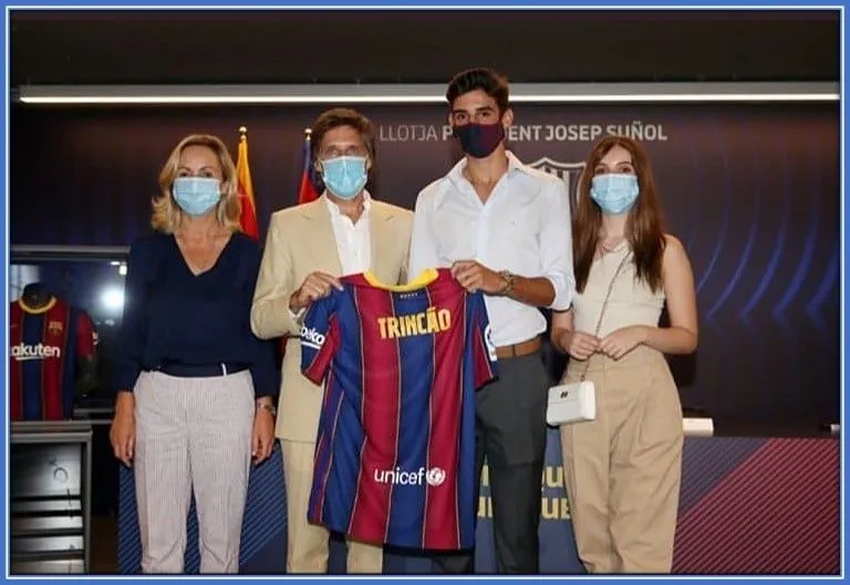 Meet the members of Francisco Trincao's Family. They took this photo during COVID.