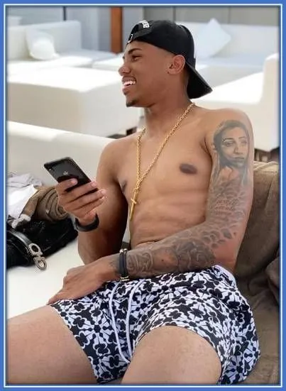 Can you explain the meaning of his tattoos? Leave your answer in the comment box.