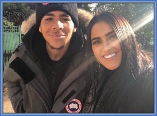 Behold Che Adams with his second-half Amelia Kate.