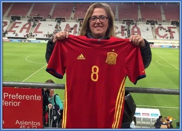 A mother's love: She is that unwavering support behind Pablo Fornals' success on the pitch.