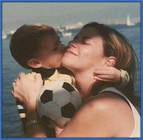 Nicolo Barella mother