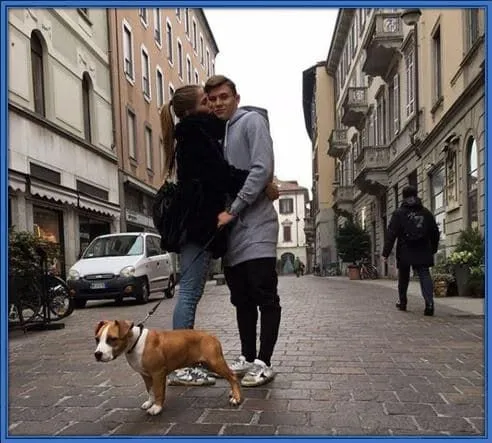 Nicolo Barella pets