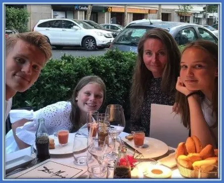 Martin Odegaard with mother and sisters.
