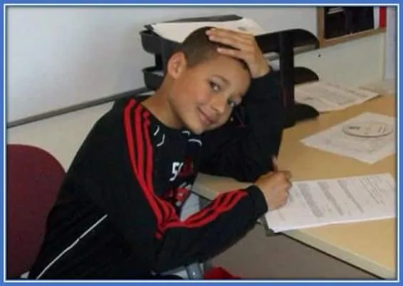 Behold Rhys Williams signing his first contract with Liverpool.