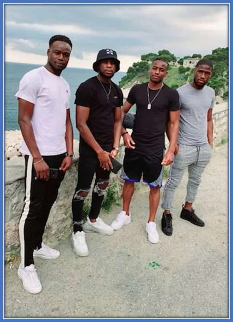 Here are the brothers; Harouna (far left), Boulaye (our man), Abou (right) and Diak (far right)