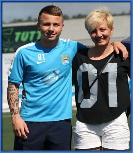 José Ángel AKA Angelino having a nuce time with his mummy.