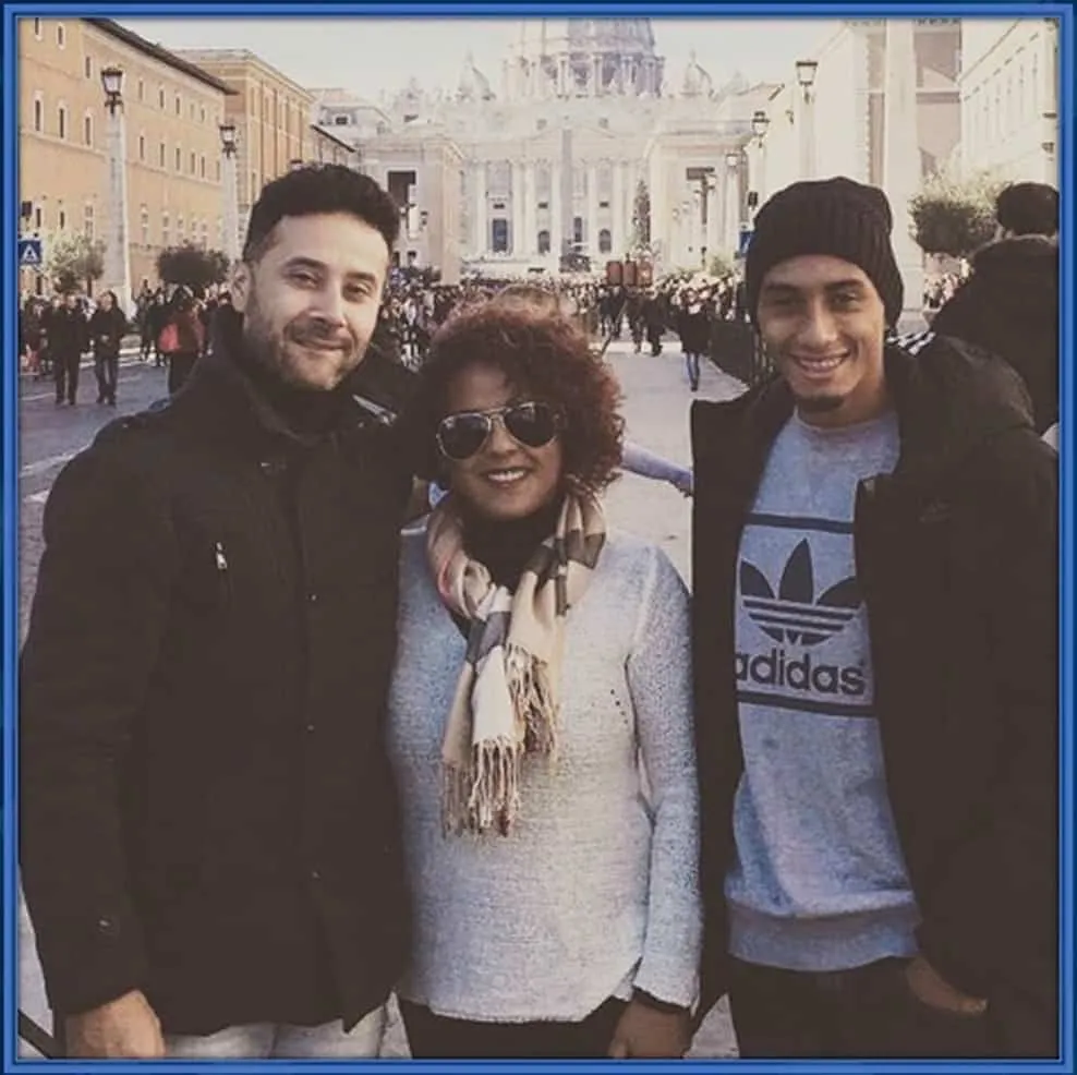 Meet Raphinha&rsquo;s parents. Are you surprised his Dad is white?