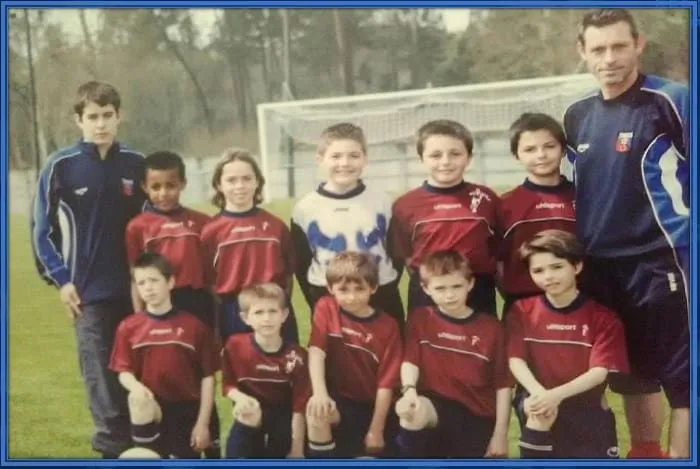 Sur cette photo, Kounde n'était plus un gardien de but. Il vient de trouver son poste à ce moment-là.