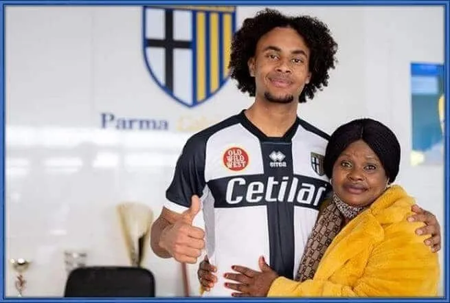 Meet Joshua Zirkzee's mother. No doubts, he has inherited the black complexion of his Nigerian mom.